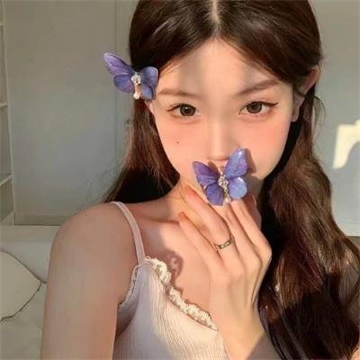 背后的她，眼前的我